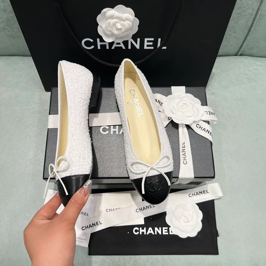 👟👟Ex-factory price 440👟👟 Women's Shoes Women's Clothing Women's Shoes Women's Clothing Women's Shoes Women's Clothing Women's Shoes Women's Clothing Chanel shoes that are always being upgraded~ 2021ss top version HK overseas purchasing original cut from 1:1 Chanel Chanel classic bow round toe ballet shoes There are not many good quality. It is truly stress-free to go in and out of the counter at will. Regardless of the last shape, leather selection, or manufacturing process, they are all genuine craftsmanship and very sophisticated. ◾️Fabric: Mixed sheepskin imported from Italy ◾️Lining: Imported sheepskin (sweat-absorbent and soft) ◾️Sole: Italian special A-grade genuine leather sole (not ordinary thin sole in the market) ◾️Size: 35-39 [34 40 41 42 43 customization is not returnable]